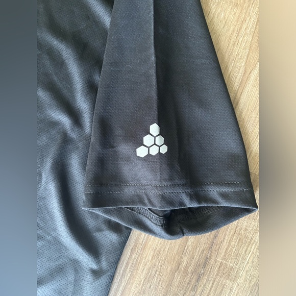 5 for $25. Men’s quick dry top - Picture 2 of 2